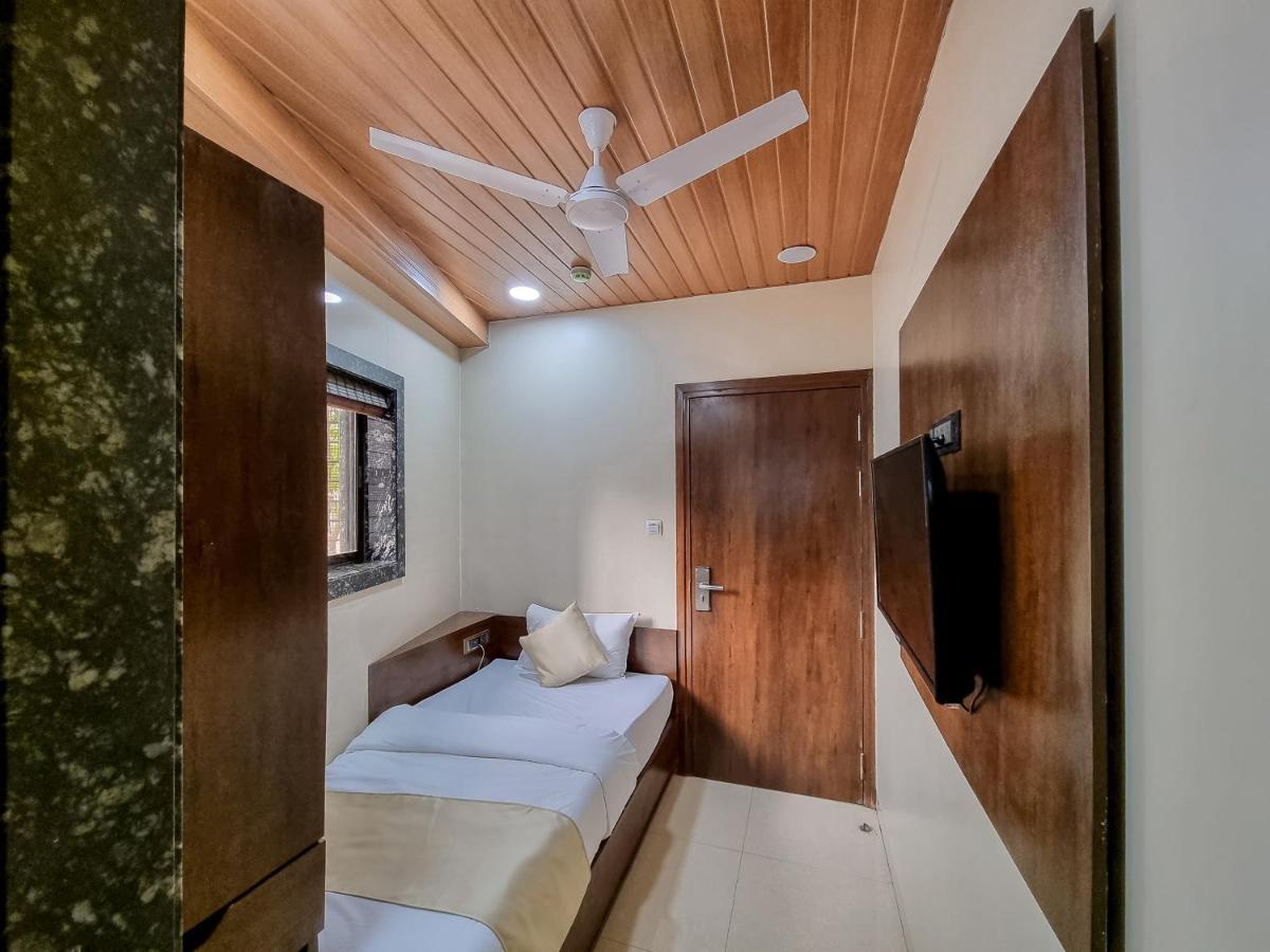 Hotel Empire - Near Mumbai International Airport Exterior foto